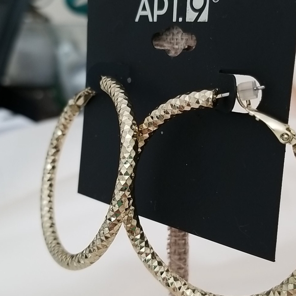 Apt 9 diamond cut gold tone hoop earrings - Picture 2 of 4